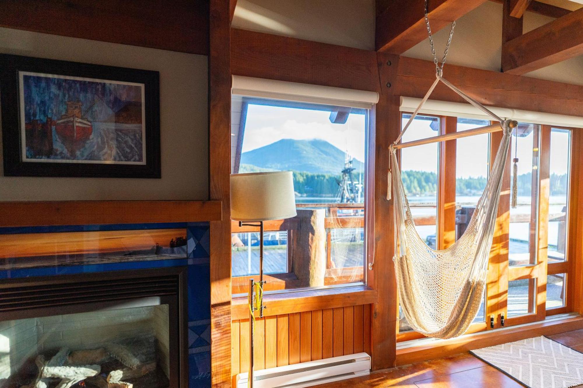 Waterfront Condo In Ucluelet Esterno foto